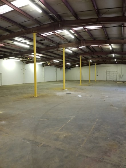More Photos Of 4528 Stonegate Industrial Blvd, Stone Mountain Distribution For Lease