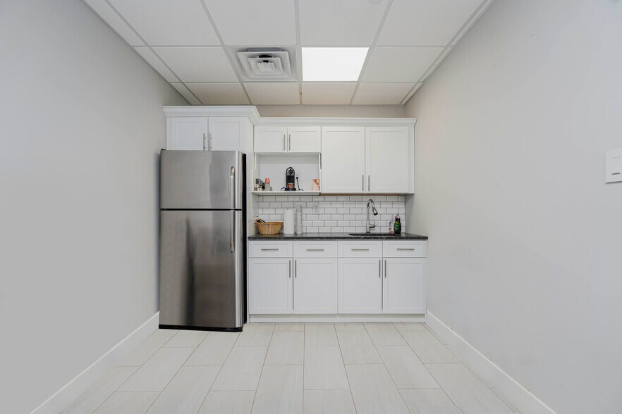 More Photos Of 21 Prall Ave, Staten Island Office Residential For Sale