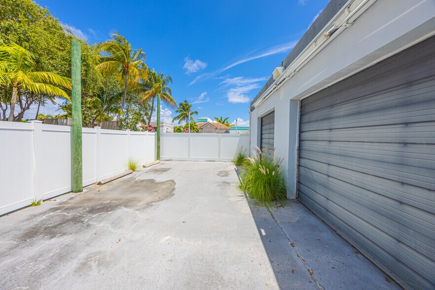 More Photos Of 705 Bond Way, Delray Beach Showroom For Sale