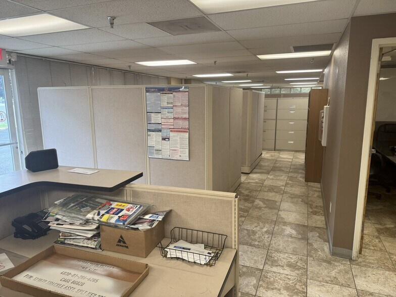 More Photos Of 3825 Grant St, Washougal Service For Lease