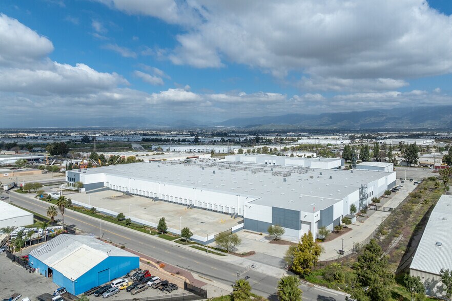 More Photos Of 1445 S Tippecanoe Ave, San Bernardino Distribution For Lease