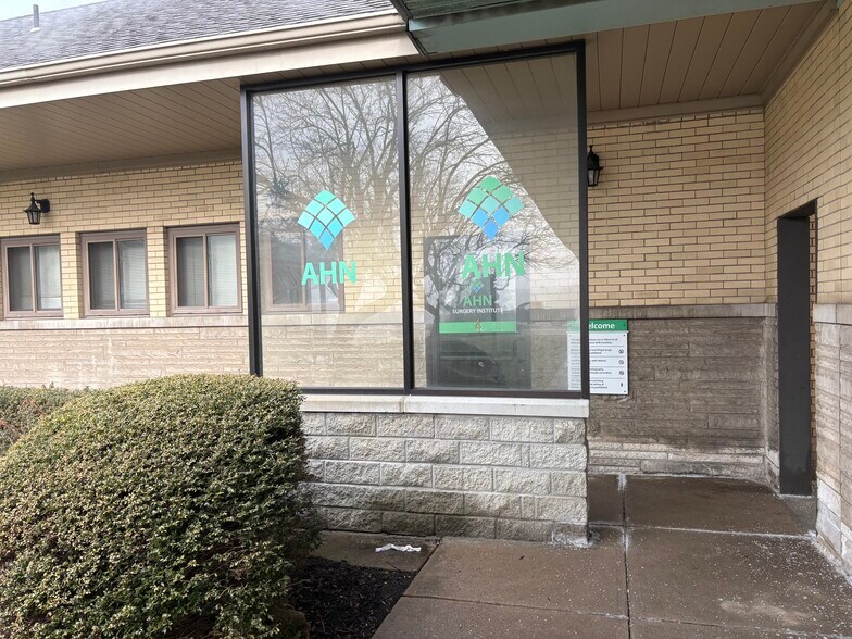 More Photos Of 1629 Union Ave, Natrona Heights Medical For Lease