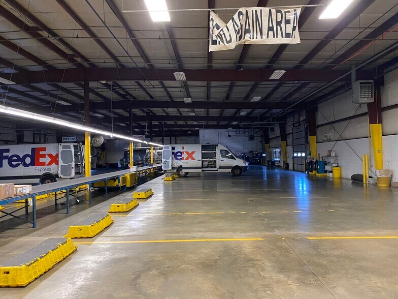 More Photos Of 1017 Macarthur Rd, Reading Warehouse For Lease