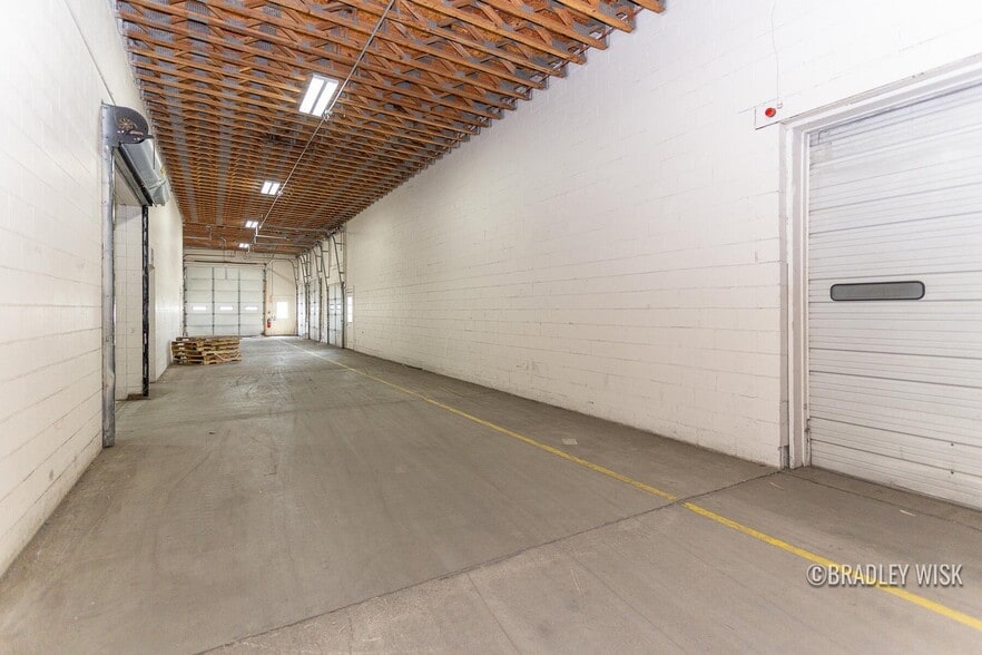 More Photos Of 581 Ottawa Ave, Holland Light Distribution For Sale