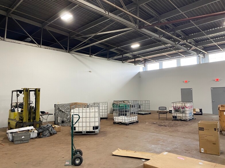 More Photos Of 179 Park Ave, East Hartford Unknown For Lease