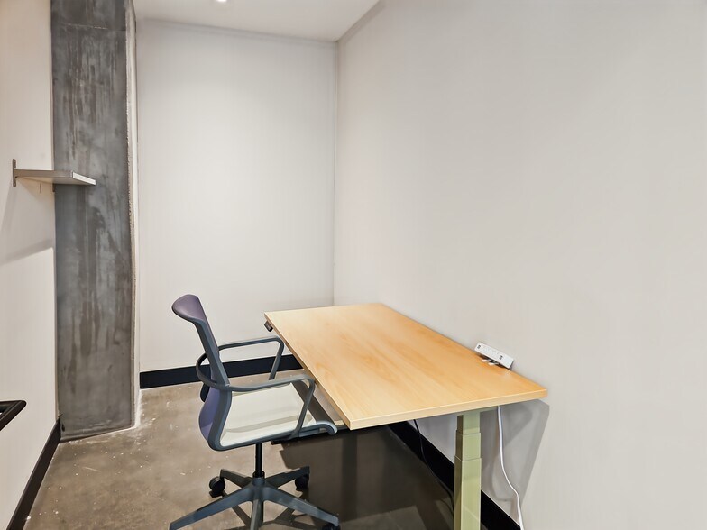 More Photos Of 200 W Monroe St, Phoenix Coworking Space