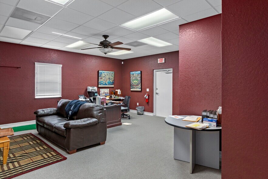 More Photos Of 8352 Forest Oaks Blvd, Spring Hill Office For Sale
