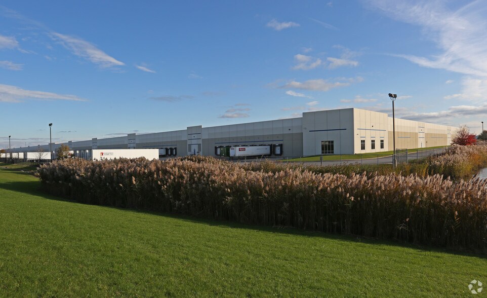 More Photos Of 701 Central Ave, University Park Distribution For Lease