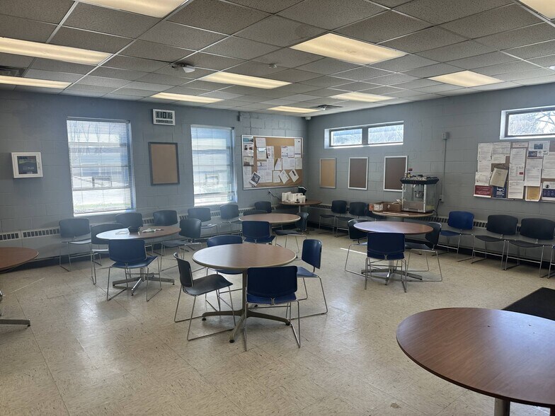 More Photos Of 930 Malden Ave, Eau Claire Warehouse For Sale