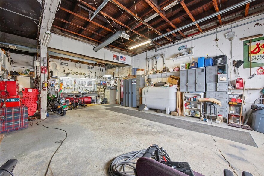 More Photos Of 53 Thames St, Groton Marina For Sale