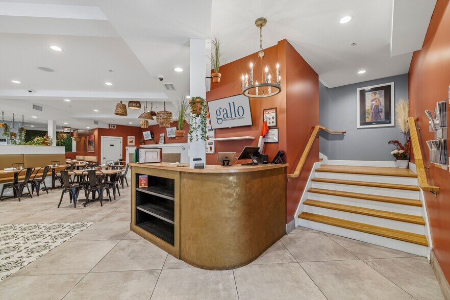More Photos Of 402 Center St, Lewiston Restaurant For Lease