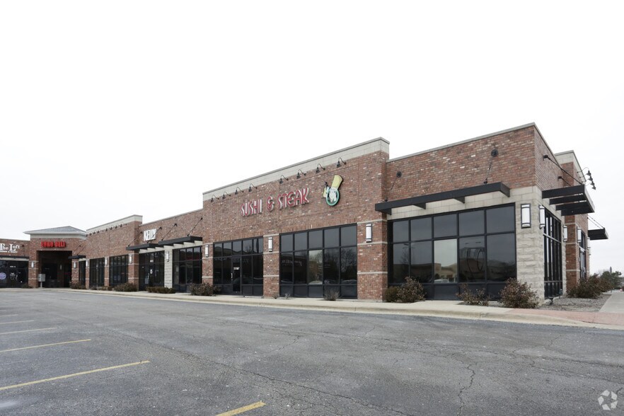 More Photos Of 444-464 N Weber Rd, Romeoville Freestanding For Lease