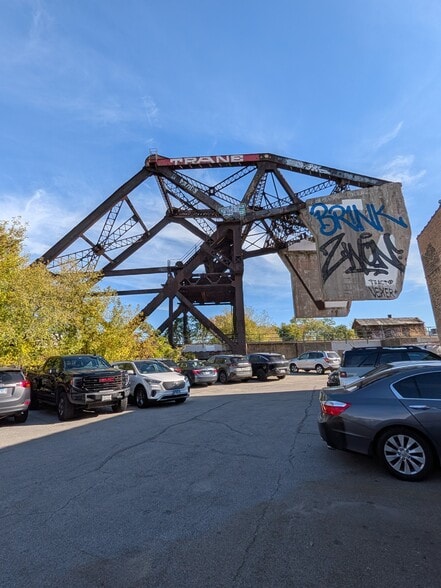 More Photos Of 1740 W Webster Ave, Chicago Light Manufacturing For Lease