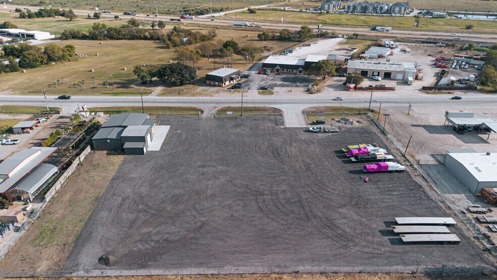 More Photos Of 2603 S Kaufman St, Ennis Industrial For Sale