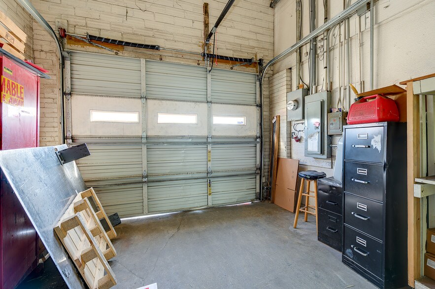 More Photos Of 2154 Irving Blvd, Dallas Light Distribution For Lease