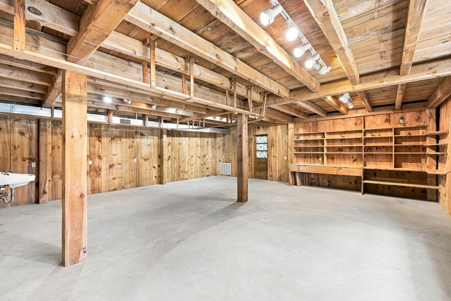 More Photos Of 160 E Hill Rd, Monson Freestanding For Lease