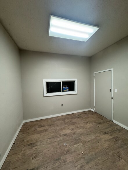 More Photos Of 7727 Blanding Blvd, Jacksonville Auto Repair For Sale