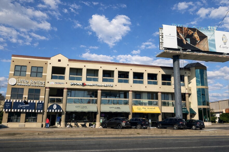 More Photos Of 5757 W Lovers Ln, Dallas Office For Lease
