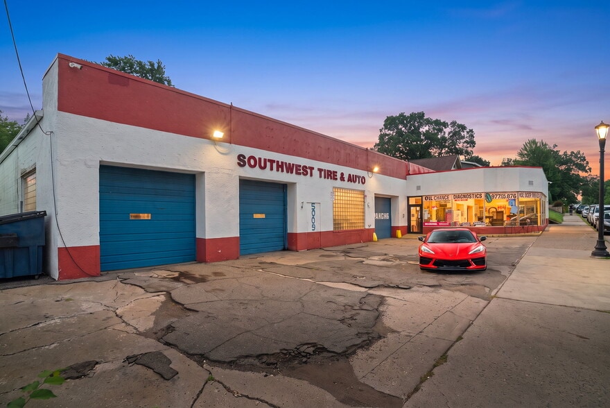 More Photos Of 5009 Xerxes Ave S, Minneapolis Auto Repair For Sale