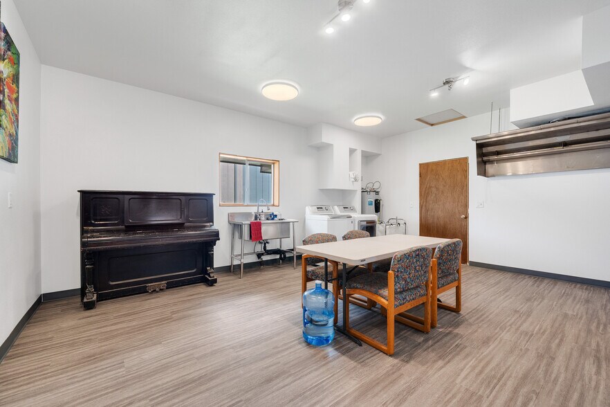 More Photos Of 9330 4th St, Bay City Medical For Sale