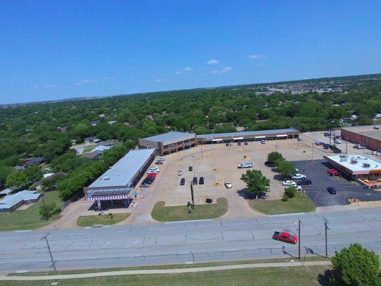 More Photos Of 6531-6539 Watauga Rd, Watauga Unknown For Lease