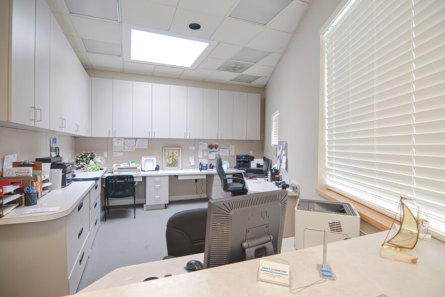 More Photos Of 49-51 Holland St, Somerville Storefront Retail Office For Lease