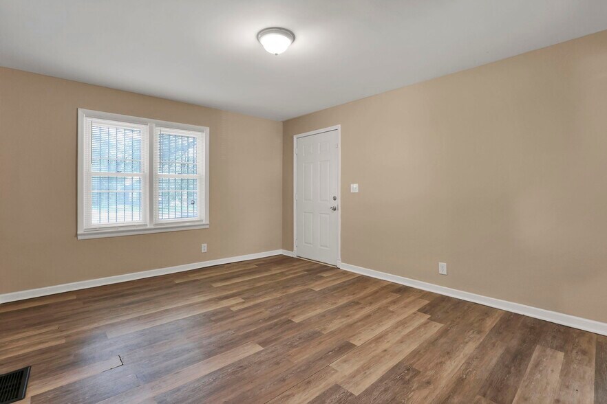 More Photos Of 1079 S James Rd, Columbus Apartments For Sale