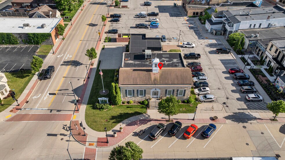 More Photos Of 416 George St, De Pere Office For Sale