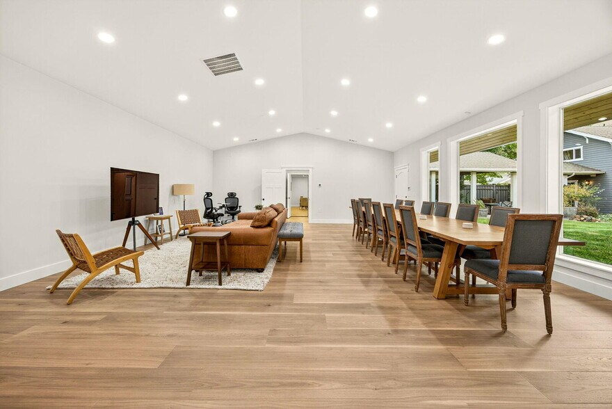 More Photos Of 111 Cedar St, Rogue River Office Residential For Sale