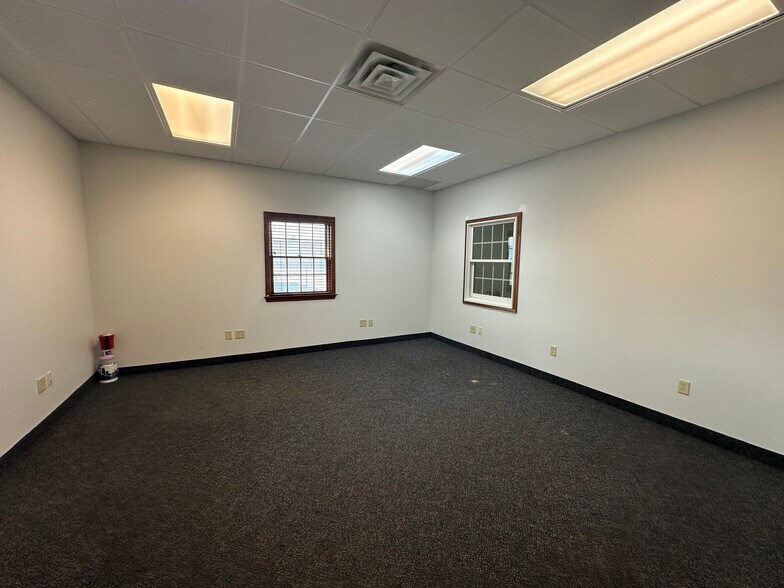 More Photos Of 6010 Drott Dr, East Syracuse Flex For Sale