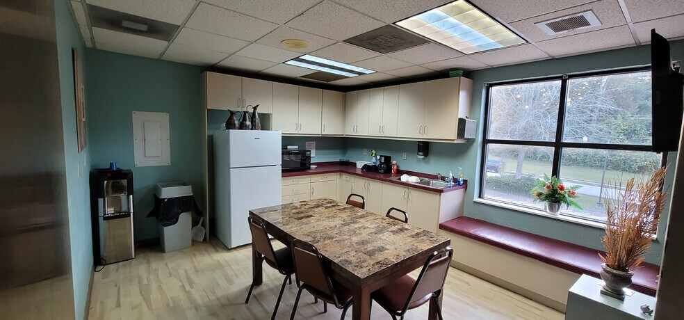 More Photos Of 6572 River Park Dr, Riverdale Coworking Space