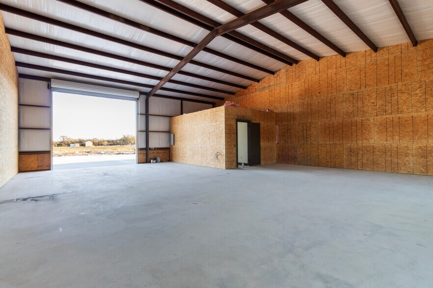 More Photos Of 15137 Tonkaway Lake Rd, College Station Industrial For Lease