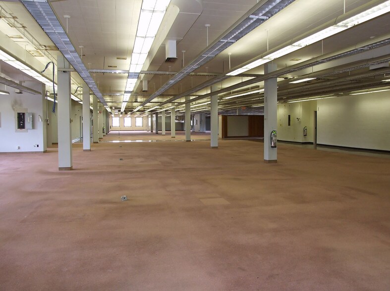 More Photos Of 1208 Massillon Rd, Akron Warehouse For Lease