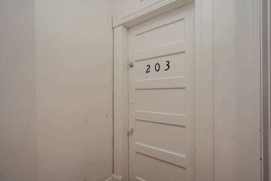 More Photos Of 199 E Loudon Ave, Lexington Office Residential For Sale