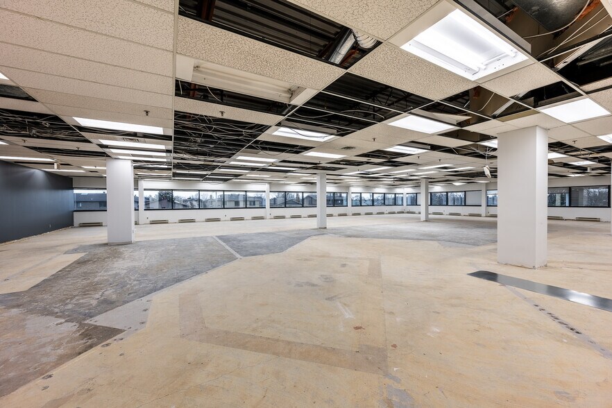 More Photos Of 6363 Rte Transcanadienne, Montréal Medical For Lease