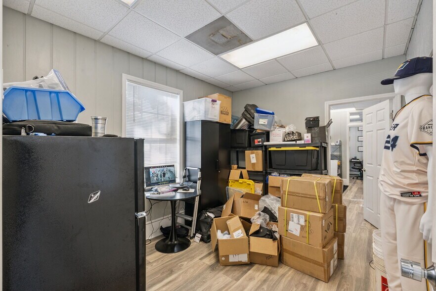 More Photos Of 320 S Tubb St, Oakland Warehouse For Sale
