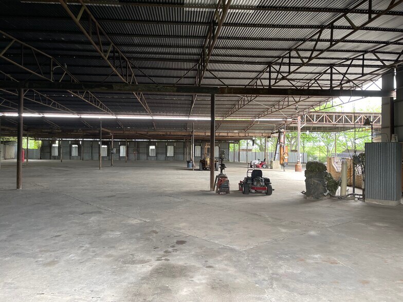 More Photos Of 8210 New Laredo Hwy, San Antonio Industrial For Sale