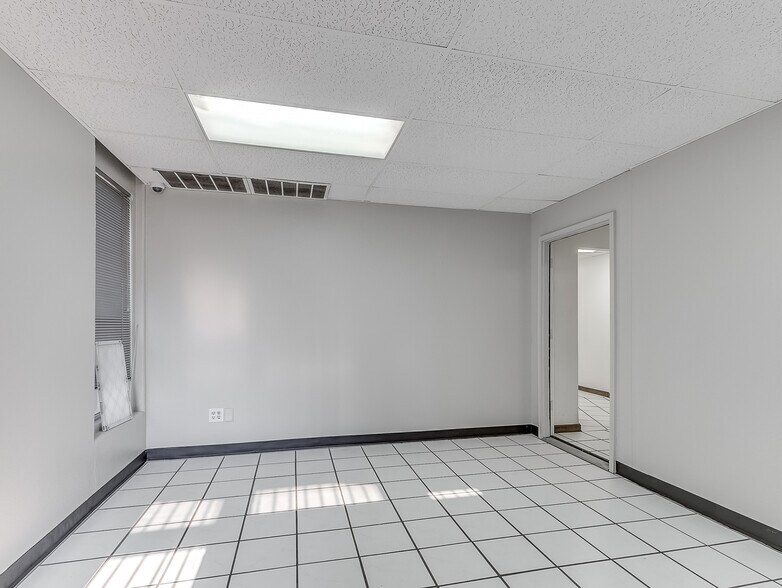 More Photos Of 901 N Virginia Ave, Oklahoma City Manufacturing For Lease