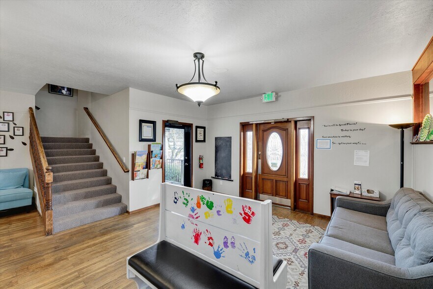 More Photos Of 113 N Elm St, Canby Restaurant For Lease