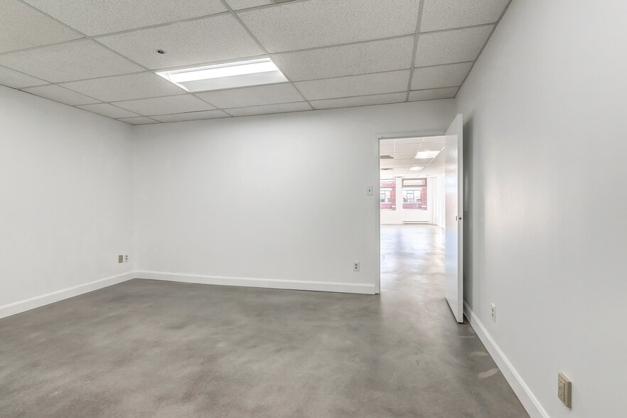 More Photos Of 6855 Av De L'épée, Montréal Office For Lease