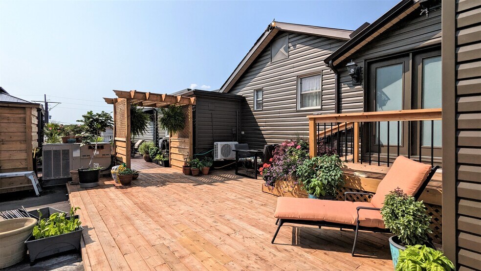 More Photos Of 816 Erie St E, Windsor Storefront Retail Residential For Sale