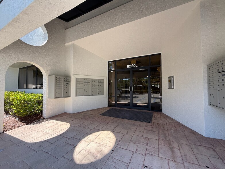 More Photos Of 9220 Bonita Beach Rd, Bonita Springs Medical For Lease