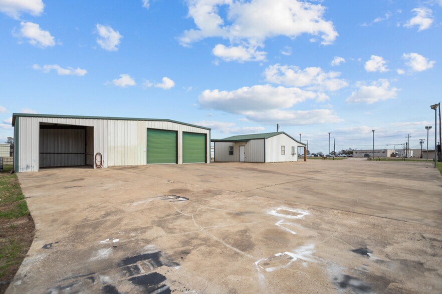 More Photos Of 1504 E Loop 304, Crockett Office For Sale