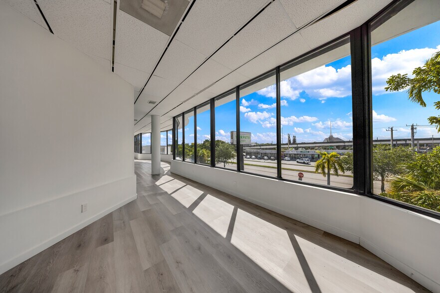 More Photos Of 9855 S Dixie Hwy, Pinecrest Freestanding For Lease