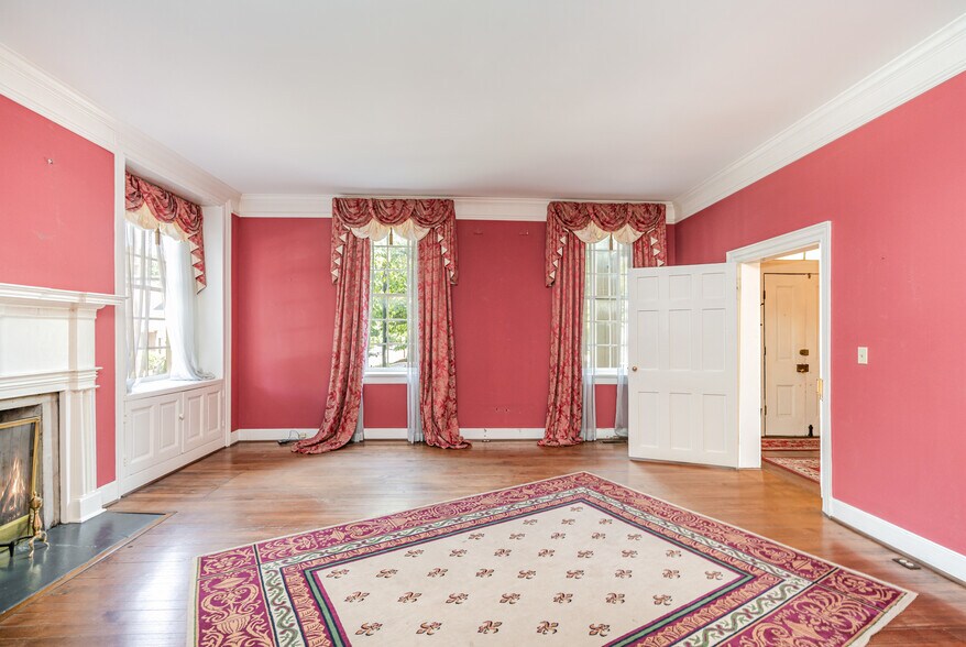 More Photos Of 137 3rd Ave N, Franklin Office For Lease