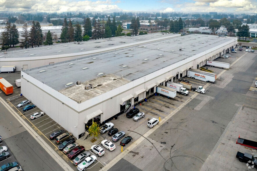 More Photos Of 550-560 E Trimble Rd, San Jose Warehouse For Lease