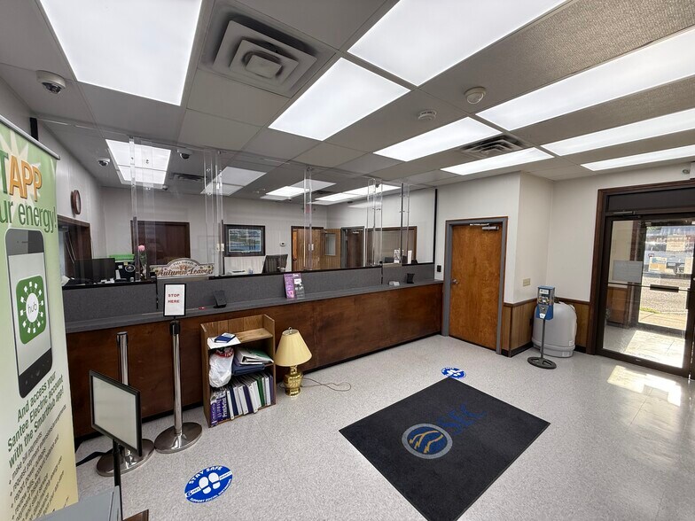 More Photos Of 202 Broad st, Hemingway Office For Sale