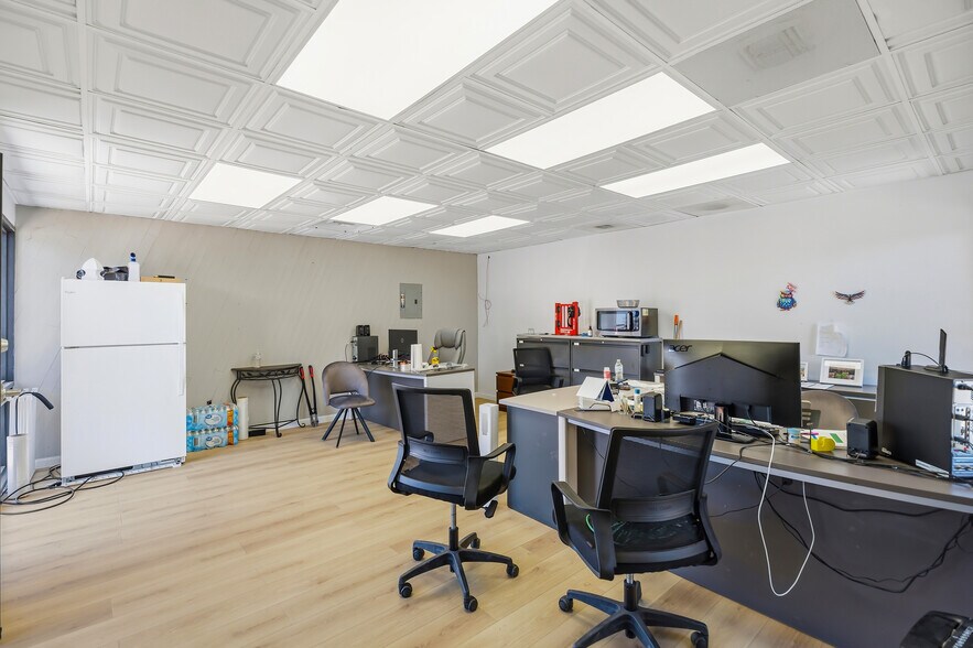 More Photos Of 5375 Industrial Dr, Huntington Beach Light Distribution For Sale