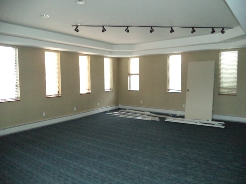 More Photos Of 101 Webster St, Manchester Medical For Lease