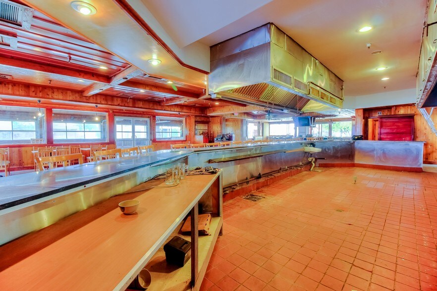 More Photos Of 2214 Mangum Rd, Houston Storefront Retail Office For Lease